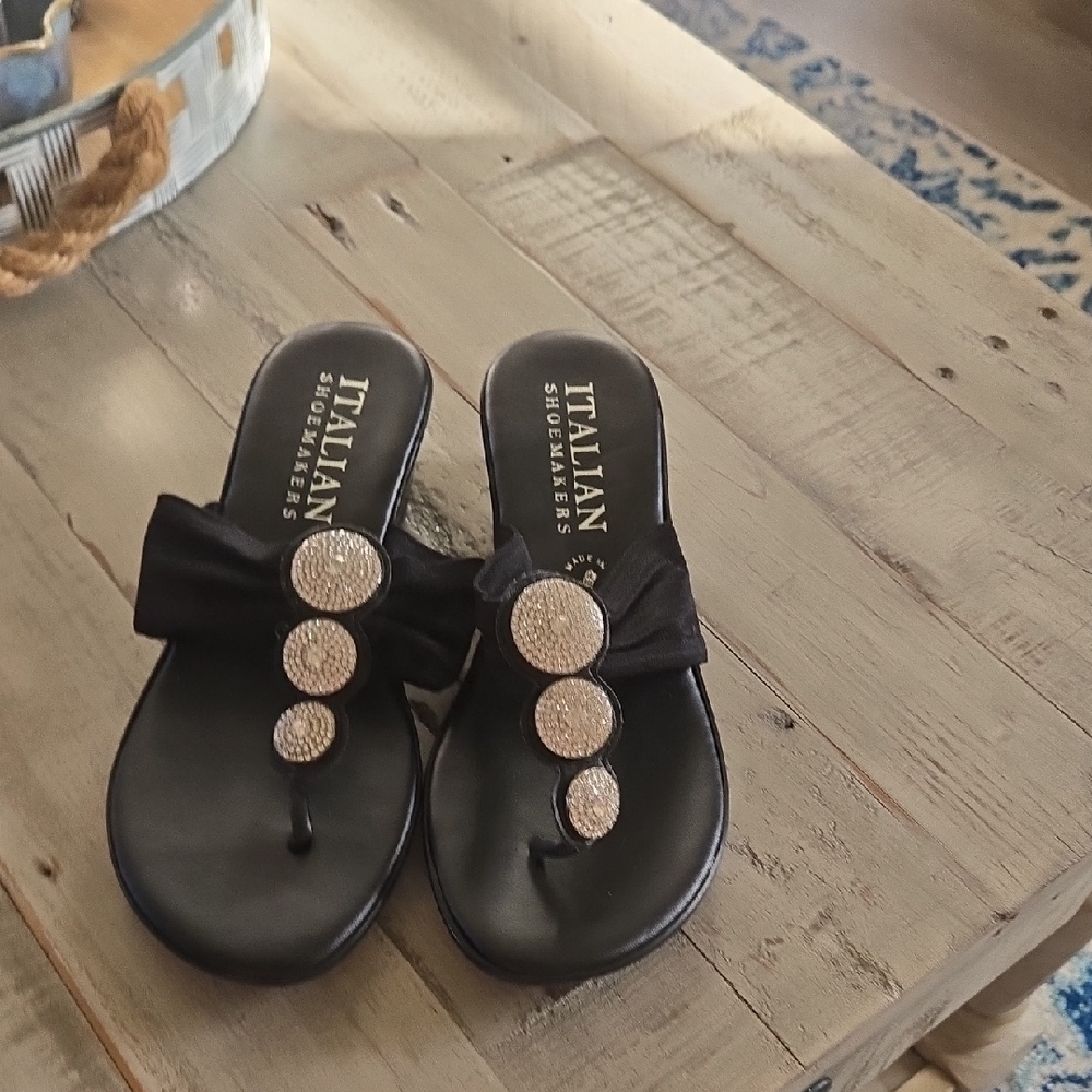 Italian Shoemakers Black Sandals with Sparkling Rhinestone Accents NWOT/ Box